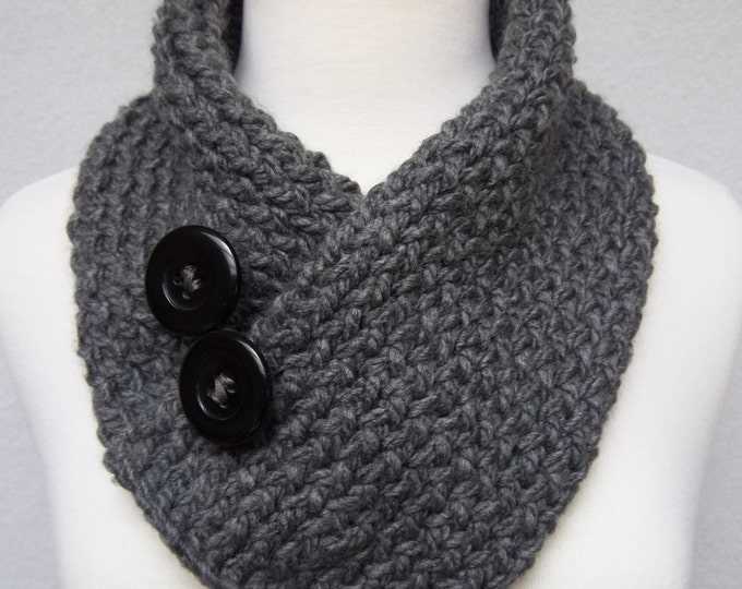 Knitted neck scarf with button pattern