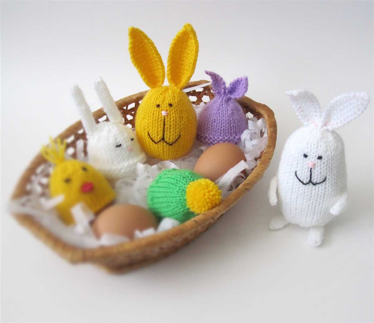 Easter bunny egg cosy knitting pattern
