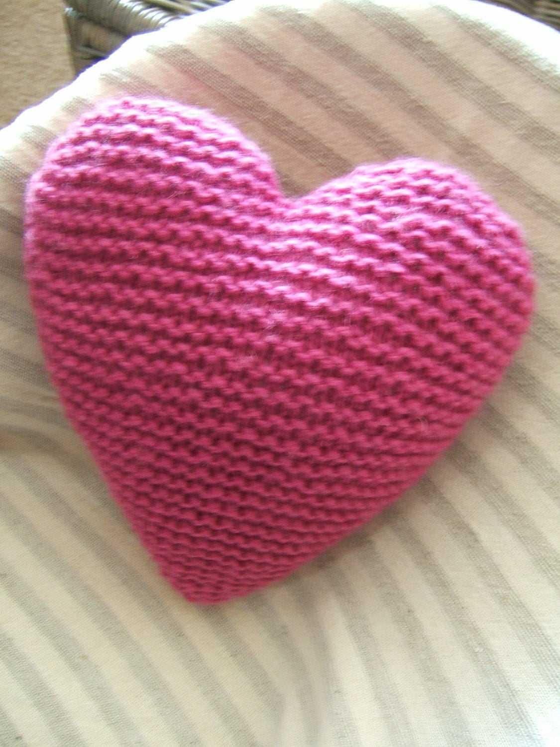 Heart cushion knitting pattern