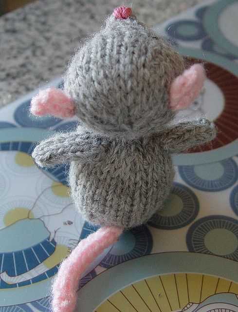 Free knitting pattern for a mouse