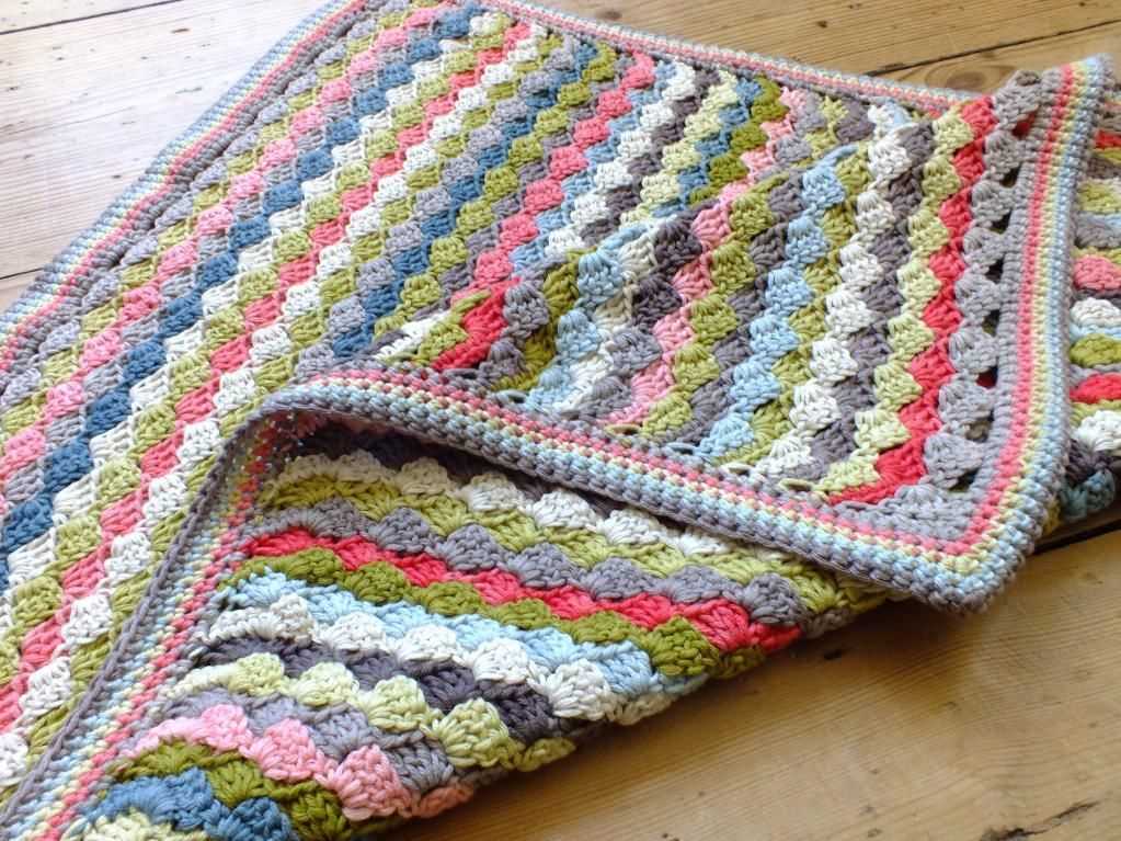 Multi color knit blanket pattern