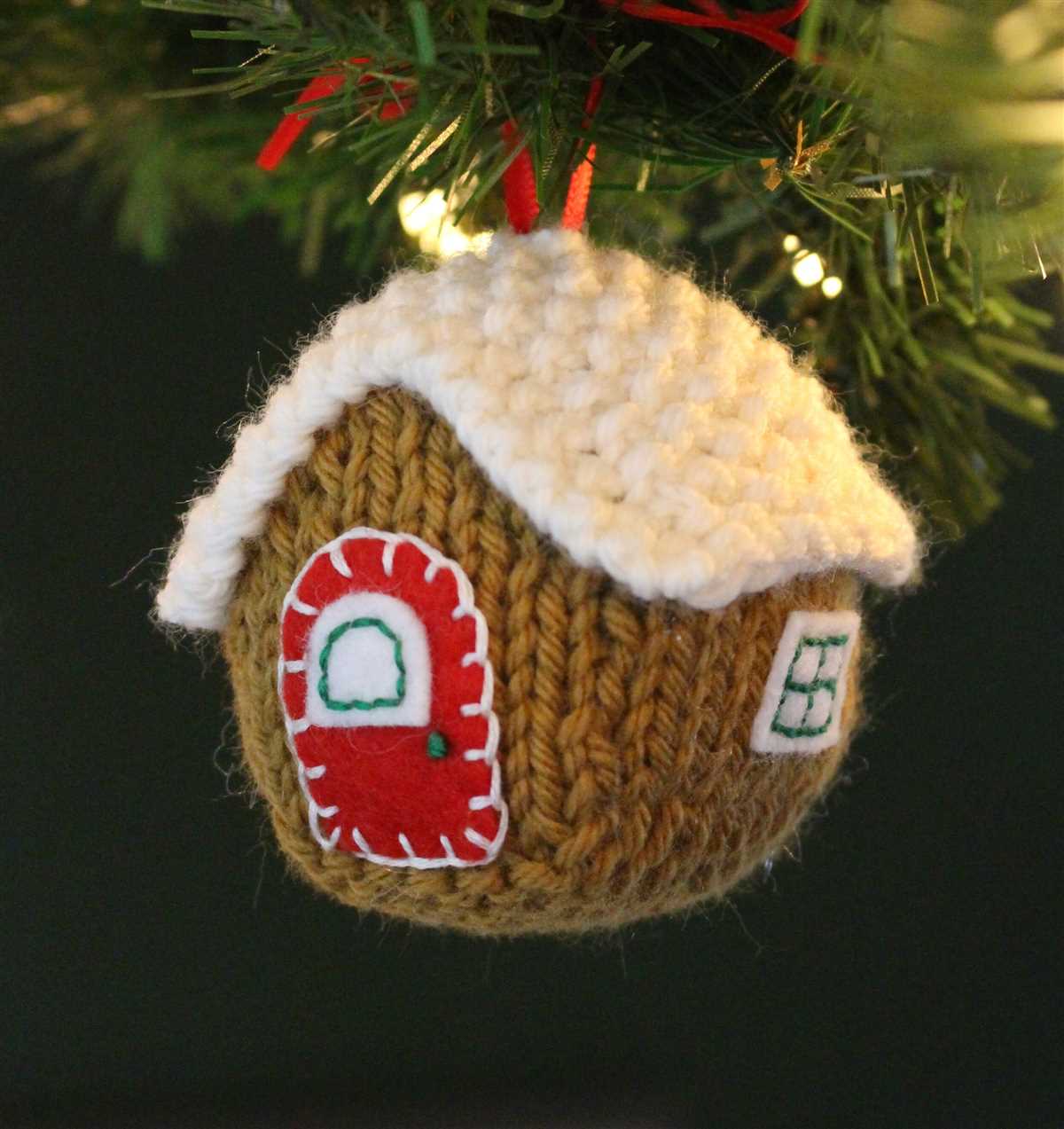 Free gingerbread house knitting pattern