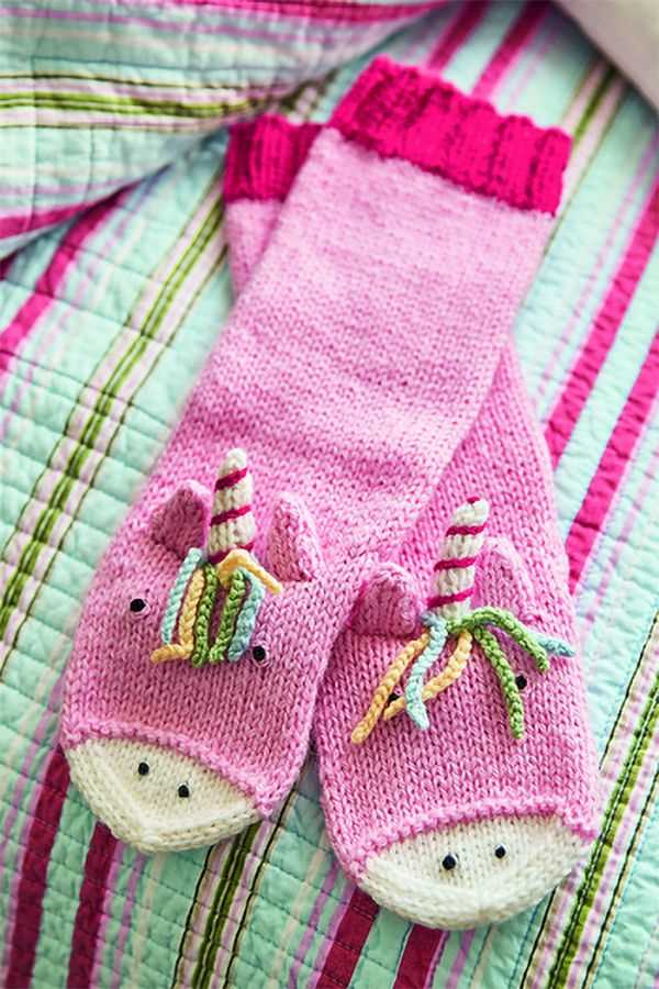 Magical Unicorn Gloves - A Delightful Knitting Pattern Unicorn mittens knitting pattern