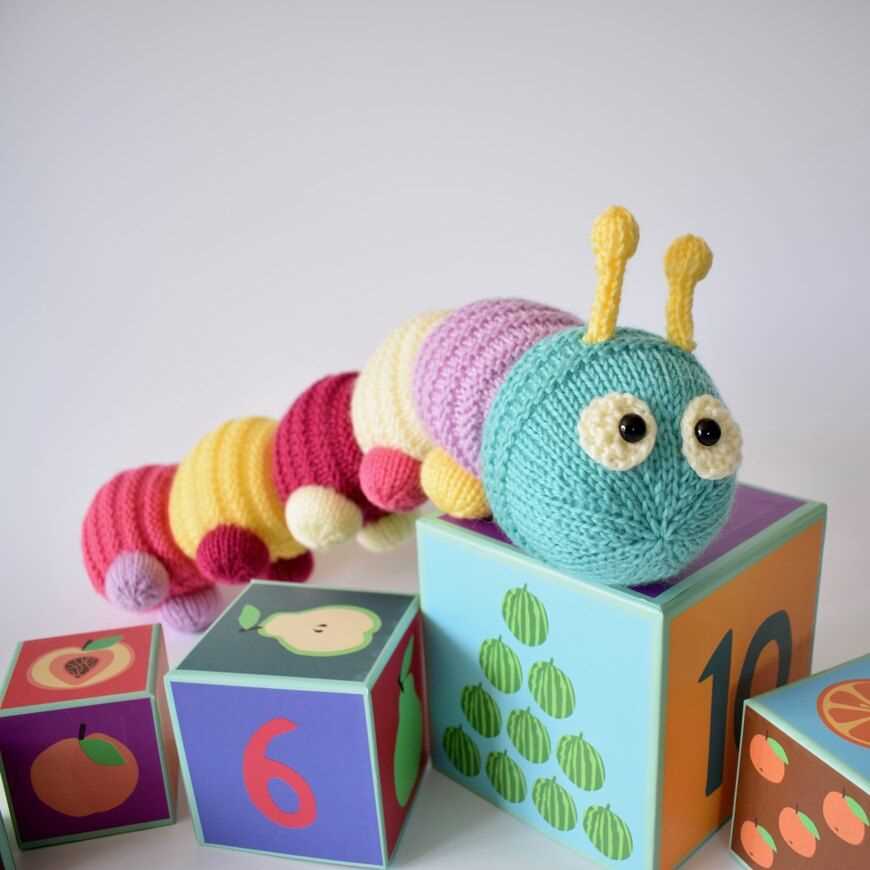 Knitted caterpillar pattern