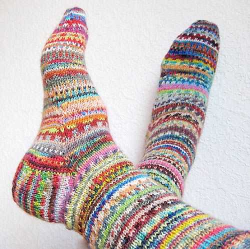 Self-striping yarn knitting patterns