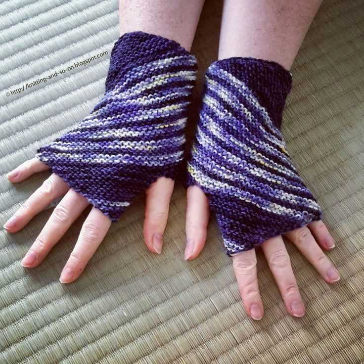 Striped fingerless gloves knitting pattern