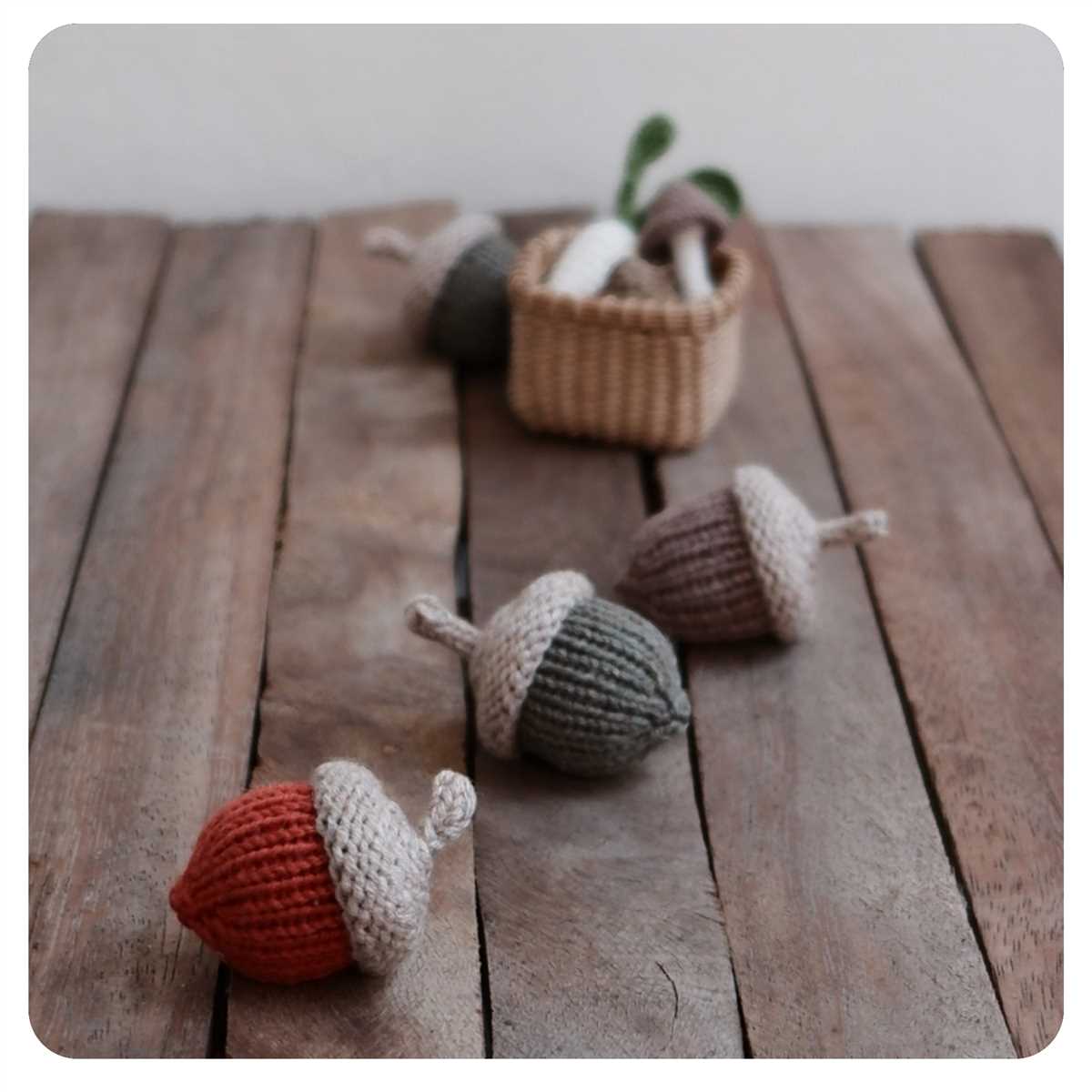 Free knitted acorn pattern
