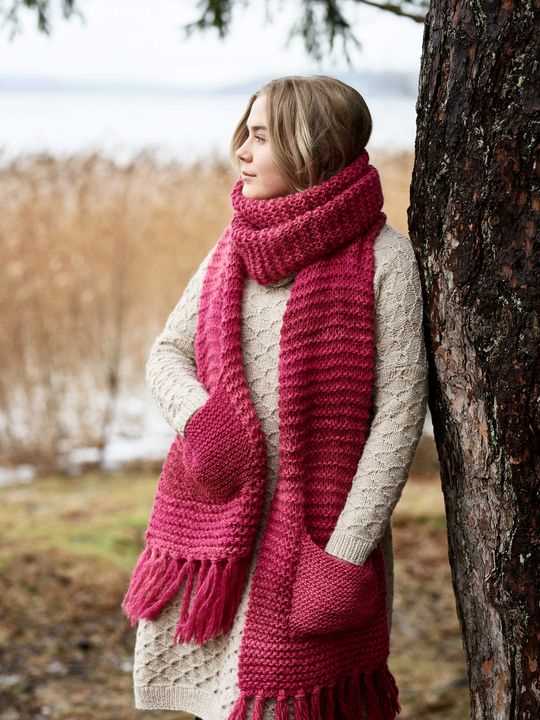 Knitted scarf with pockets pattern