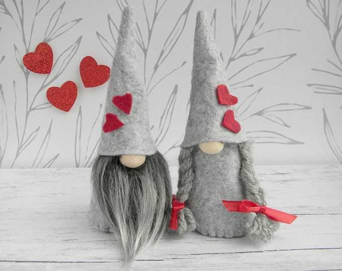 Knitted tomte pattern