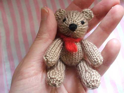 Free knitting patterns for small teddy bear clothes