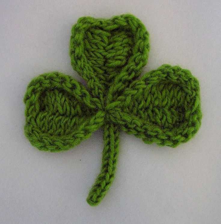 Knitted four leaf clover pattern