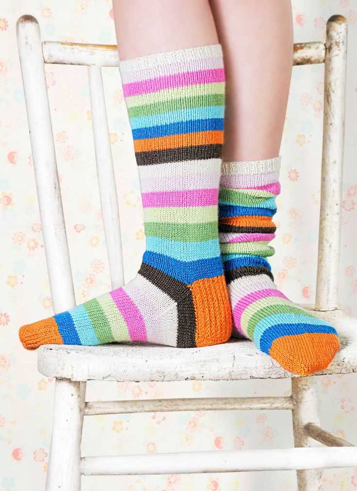 Create tiny socks for your doll with this knitting pattern Doll socks knitting pattern