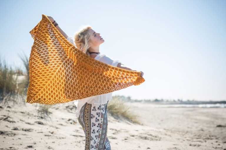 A Perfect Pattern for Knitting a Lightweight Summer Cowl Summer cowl knitting pattern