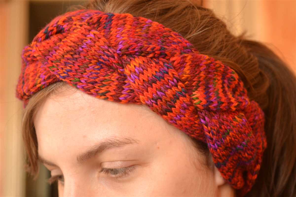 Create a stylish braided knit headband with this free pattern Braided knit headband free pattern