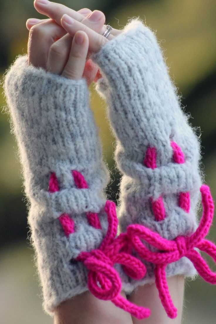 Free knitting pattern for fingerless gloves with flap