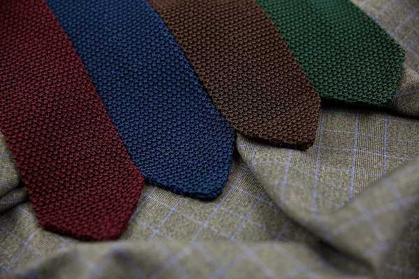 Bias knit tie pattern