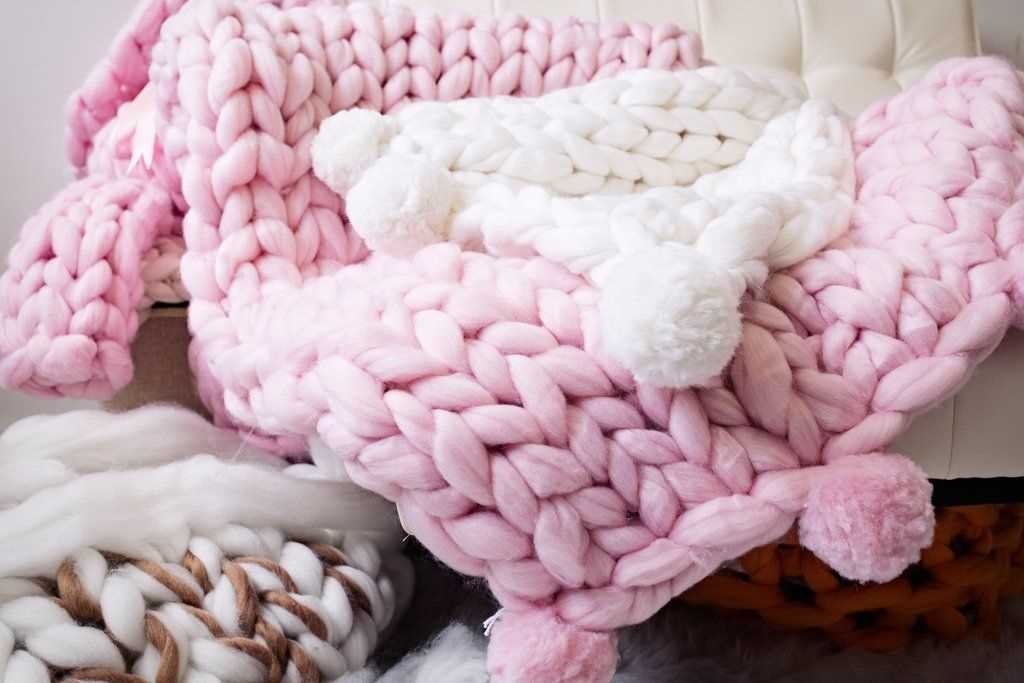 Arm knitted blanket pattern