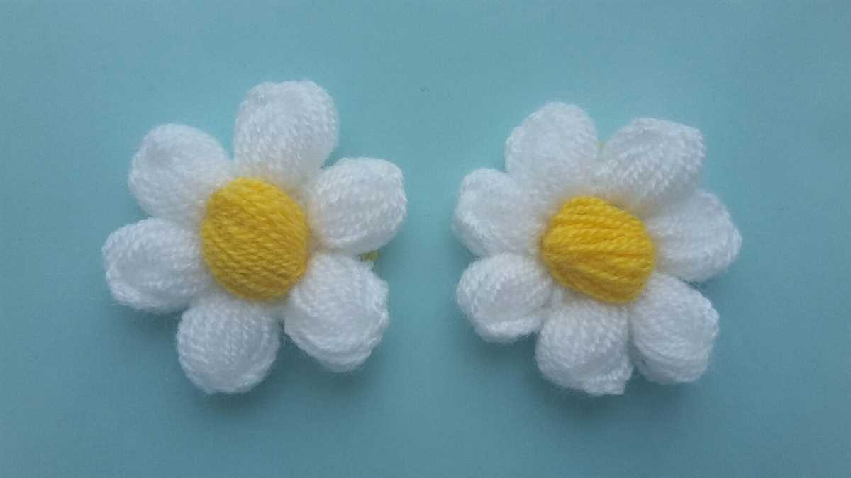 Knitted daisy pattern