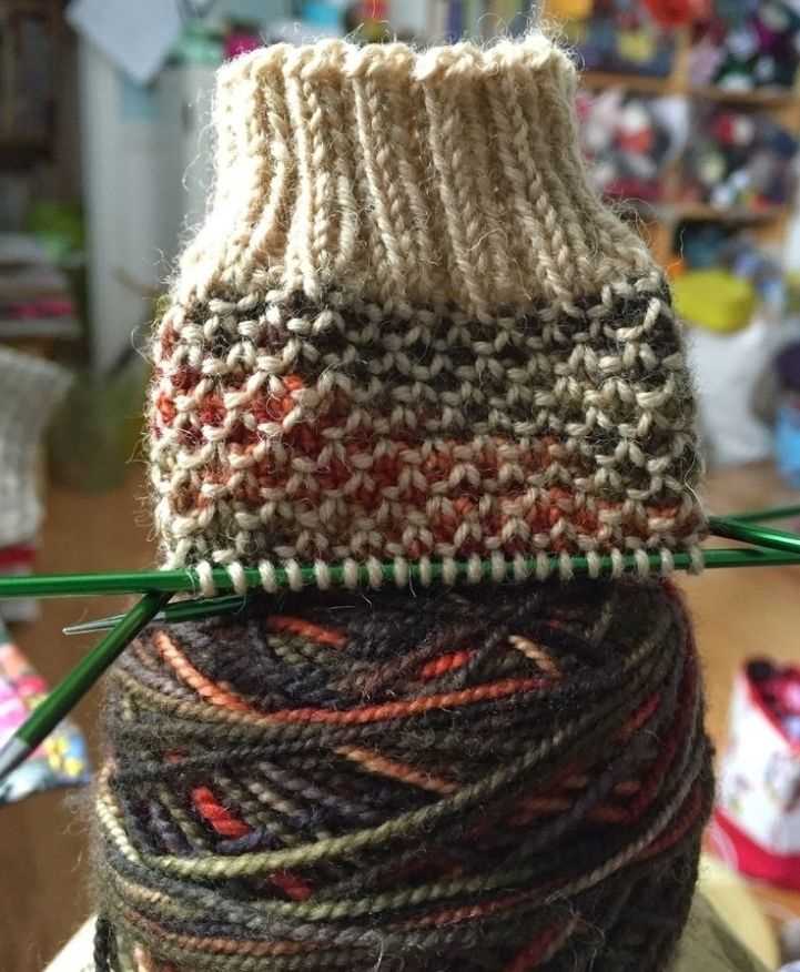 Knit scarf pattern variegated yarn