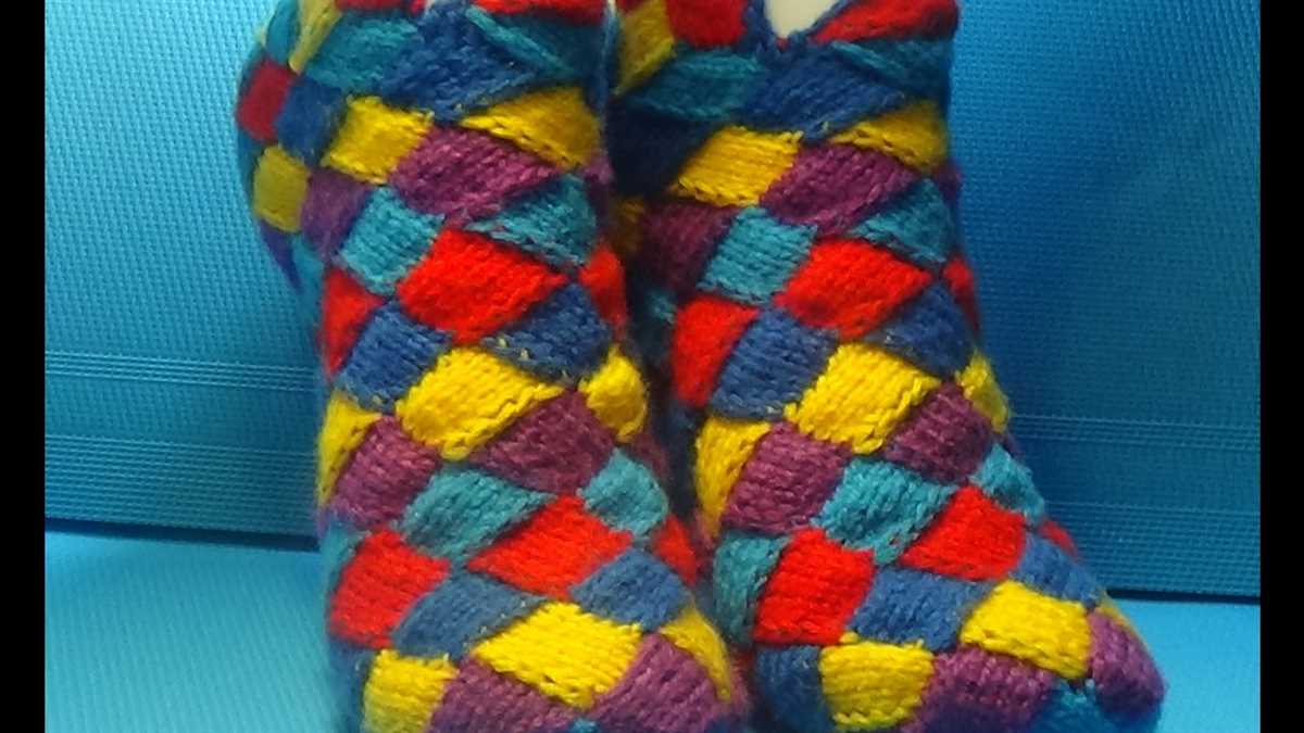 Pattern for knitted slippers from phentex