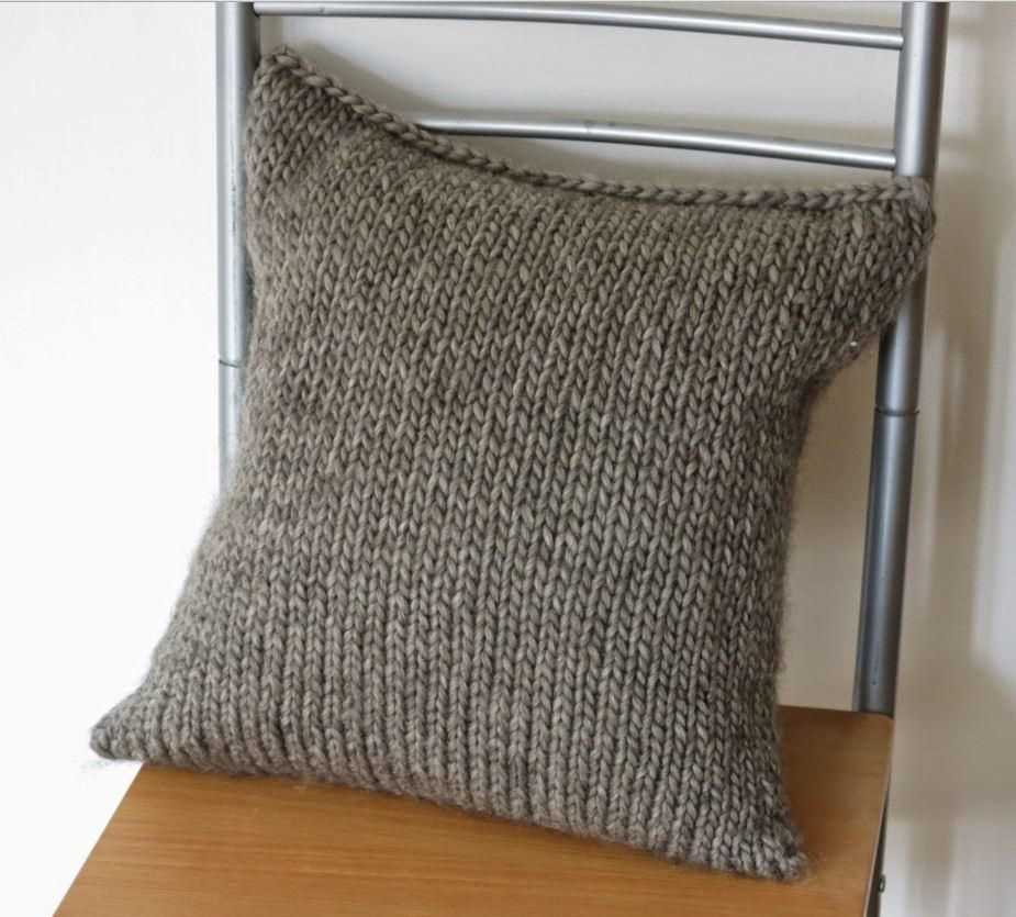 Free knitting patterns for throws and cushions