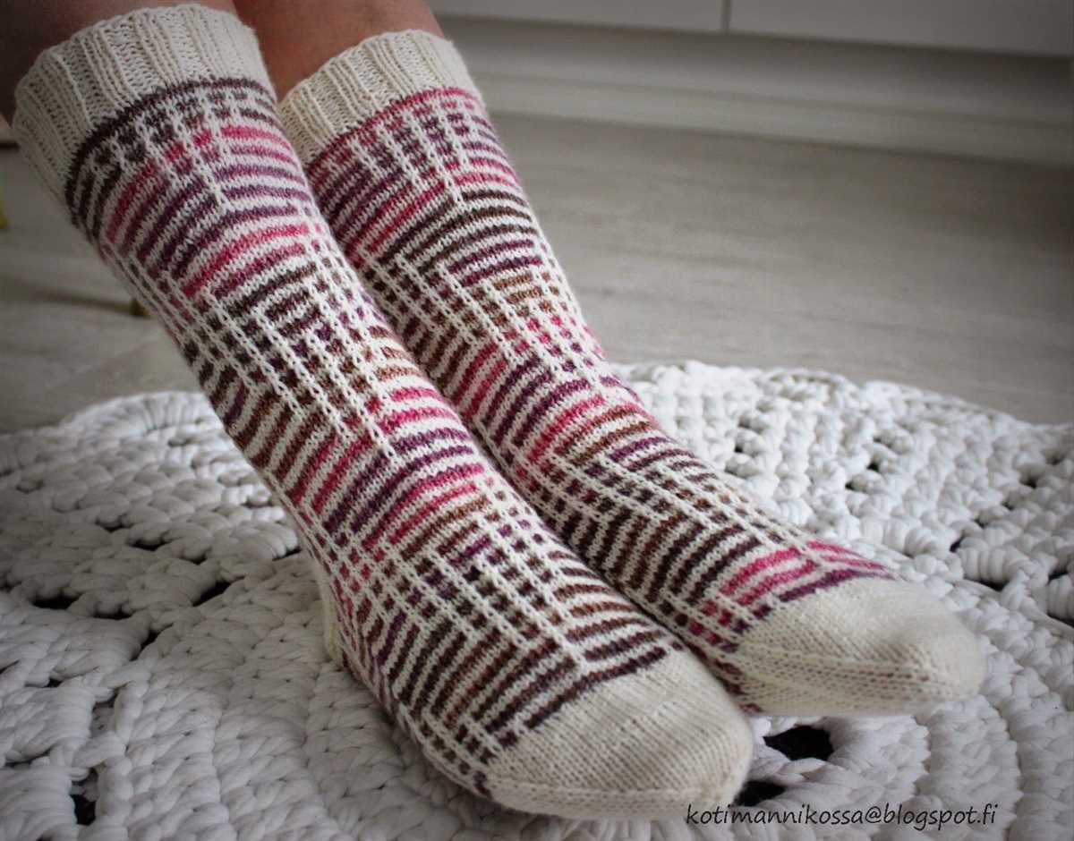 Doll socks knitting pattern