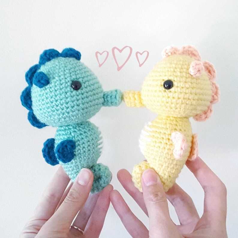Knitted seahorse pattern free