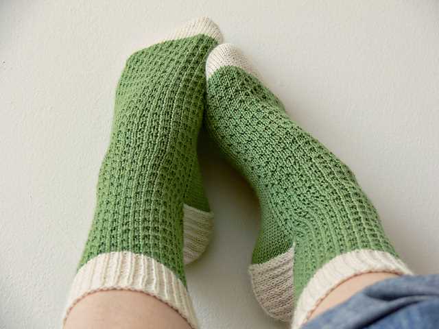 Hand knit tube sock pattern