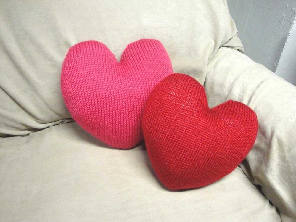 Heart cushion knitting pattern