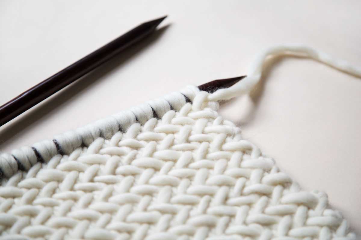Herringbone knitting pattern in the round