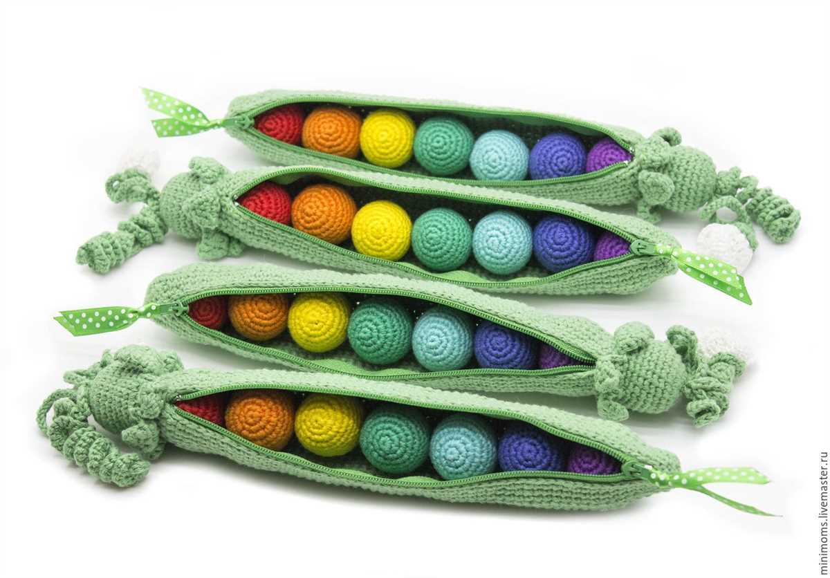 Knitted pea pod pattern