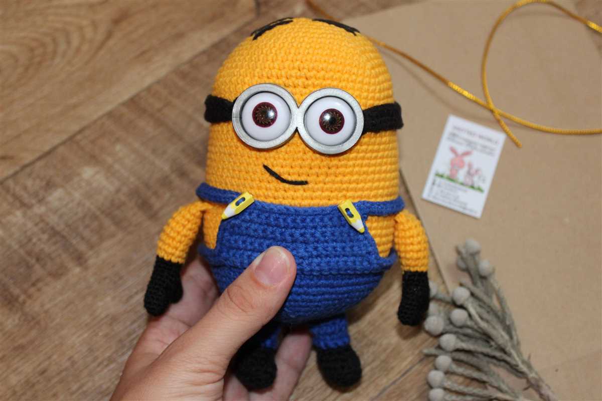 Knitting pattern minion despicable me
