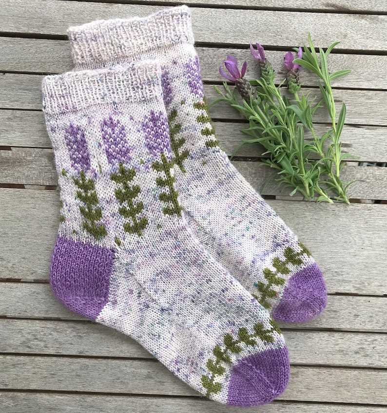 Hiking socks knitting pattern