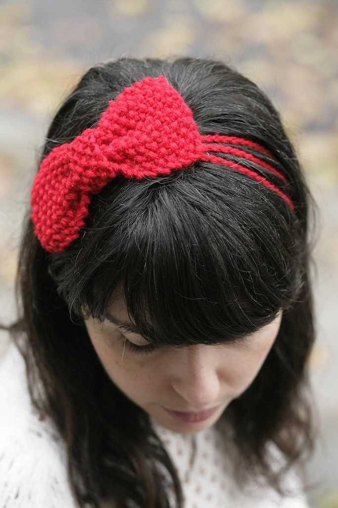 Knitted headband bow pattern