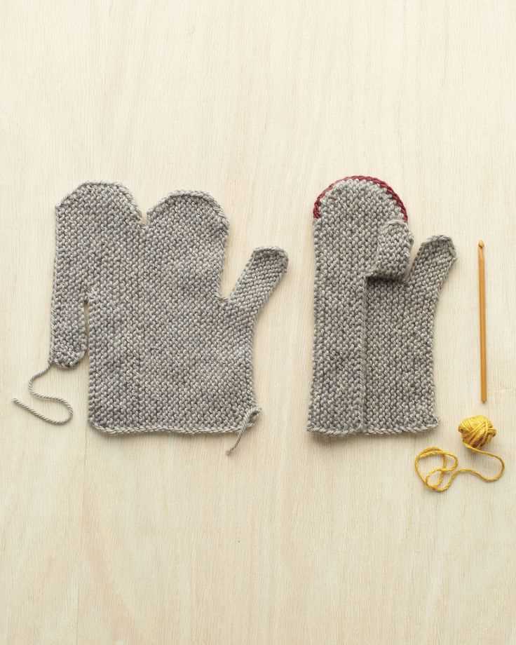 Honeycomb knitted mitten pattern