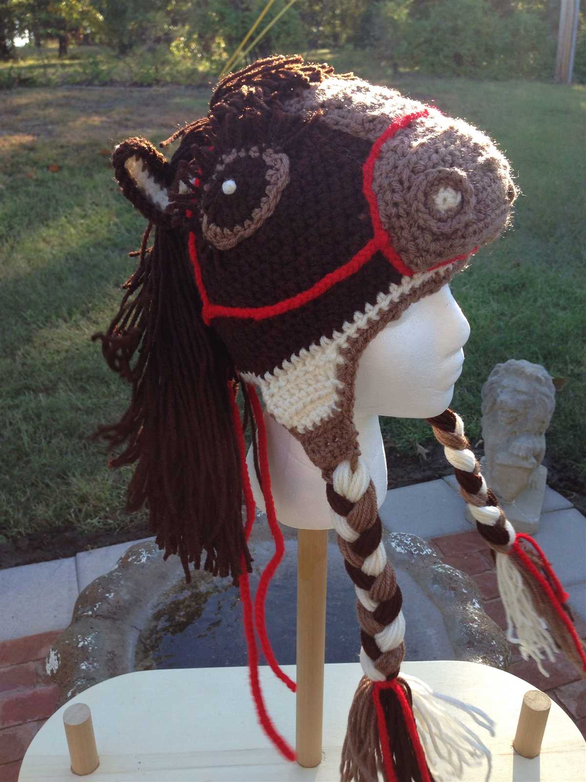 Create a Unique and Stylish Horse Hat with this Knitting Pattern! Horse hat knitting pattern