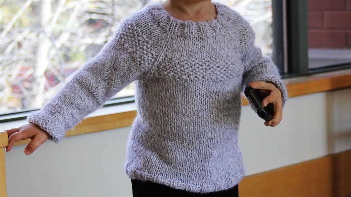 How to knit a pattern into a sweater