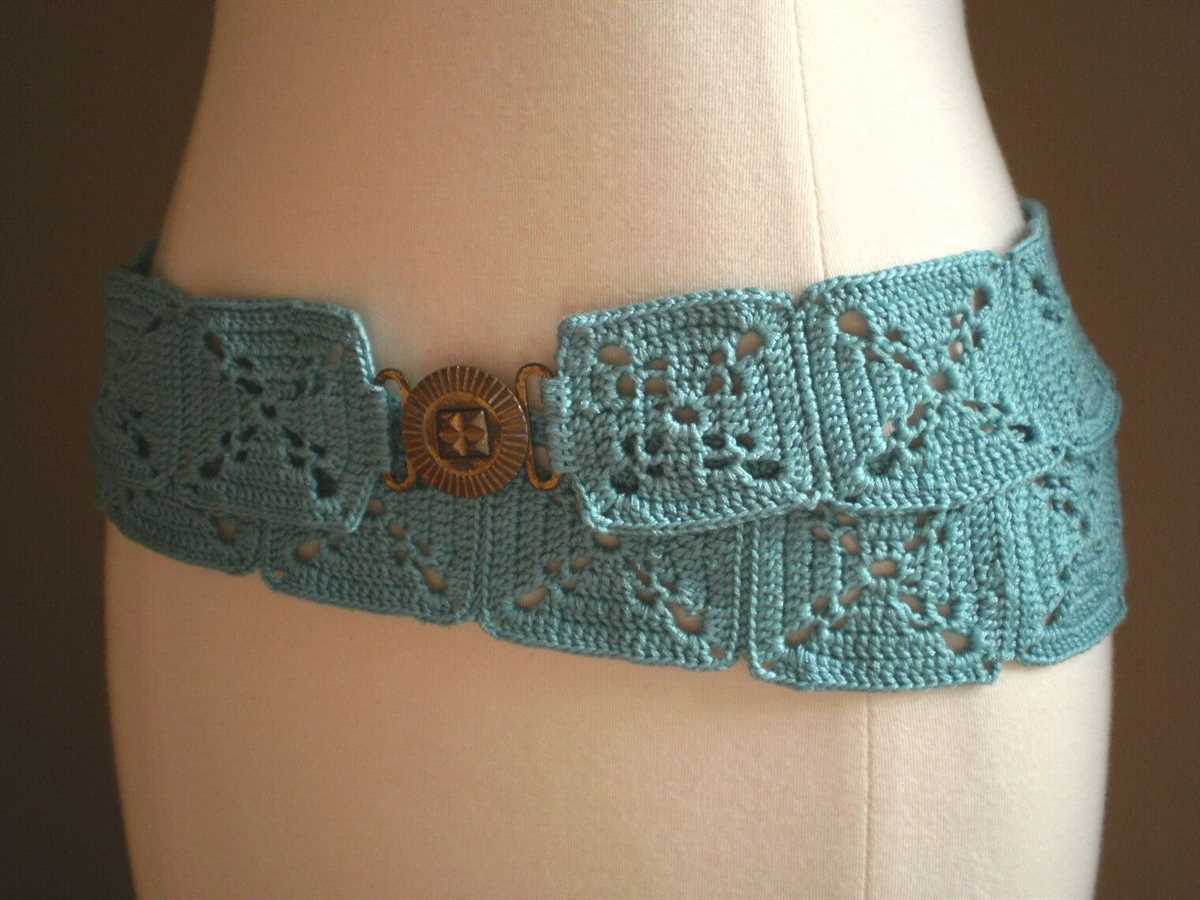 Knit belt pattern