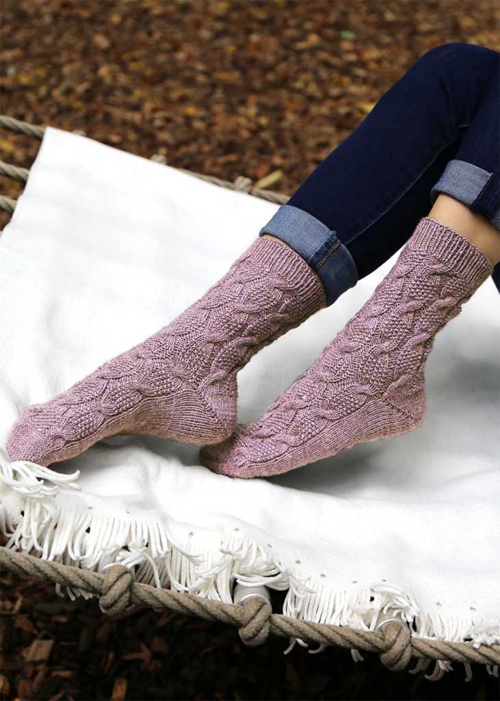Cable socks knitting pattern free