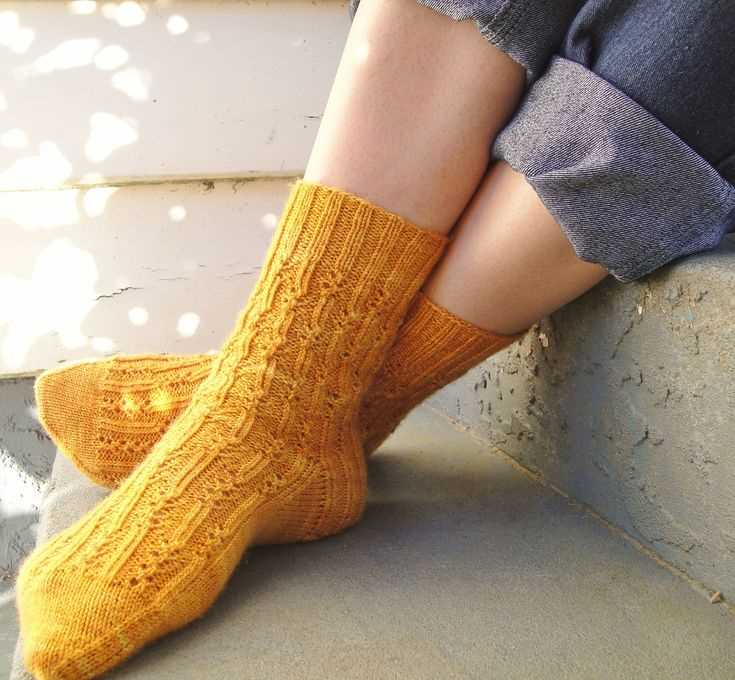 Lace socks knitting pattern free