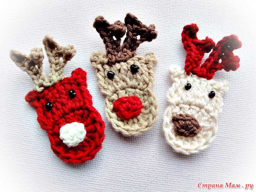 Knitted reindeer head pattern