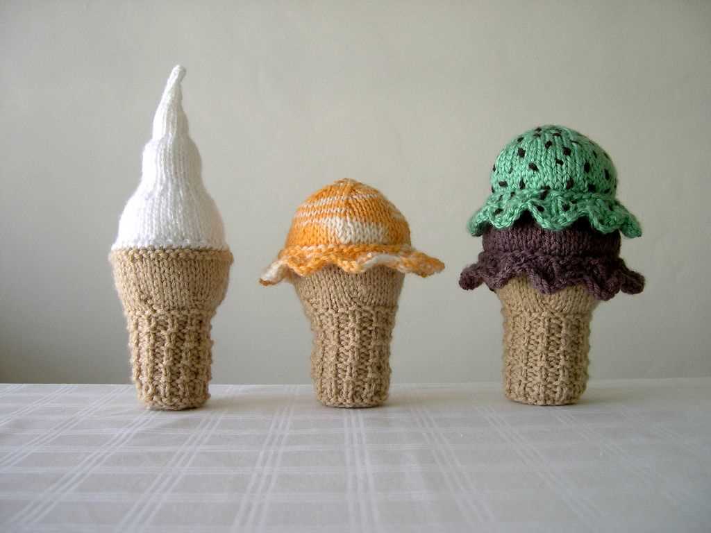 Fir cone knitting pattern