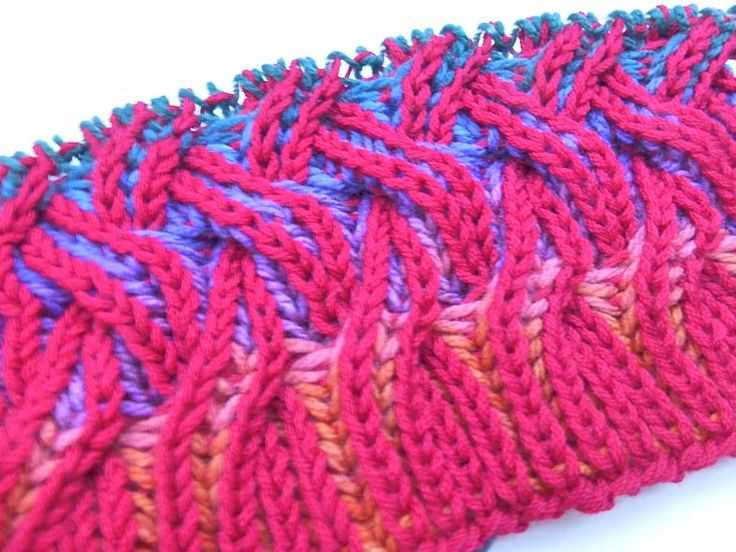 Easy two-color scarf knit pattern