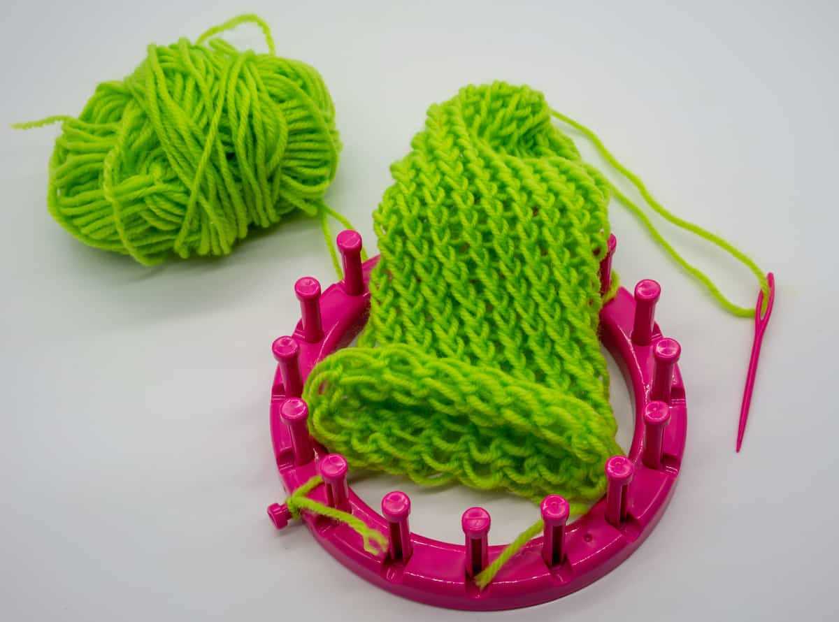 Hat patterns for round knitting looms