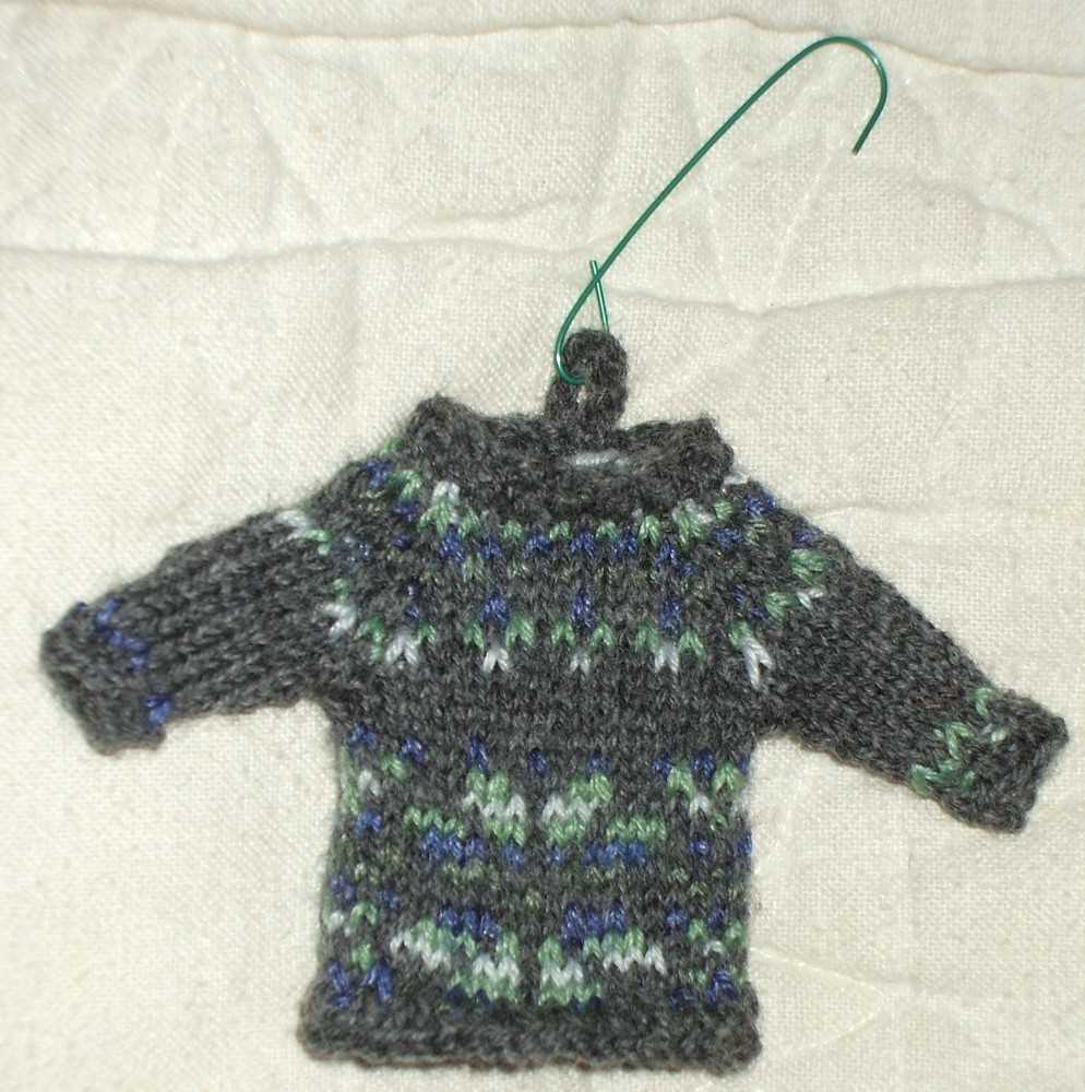 Mini sweater ornament knitting pattern