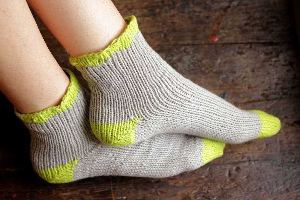 Knitting pattern slipper socks