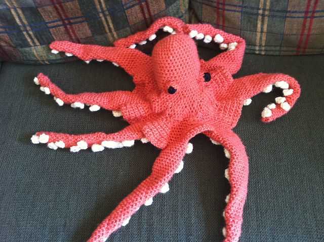 Create Your Own Adorable Robyn Octopus with This Knitting Pattern Robyn octopus knitting pattern