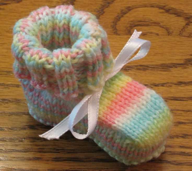 Kimono booties knitting pattern