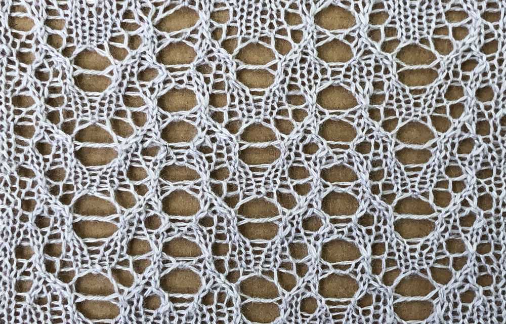 Knit pattern with holes