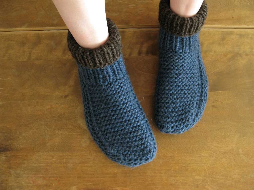 Knit socks in the round pattern